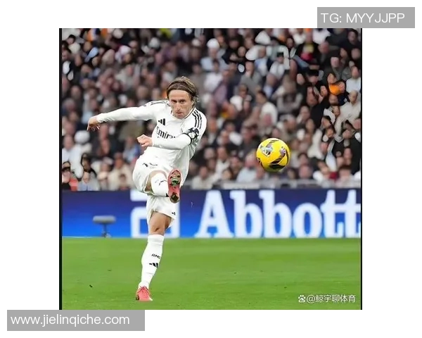 足球传奇回忆：魔笛带领虚影球星重温绿茵辉煌岁月