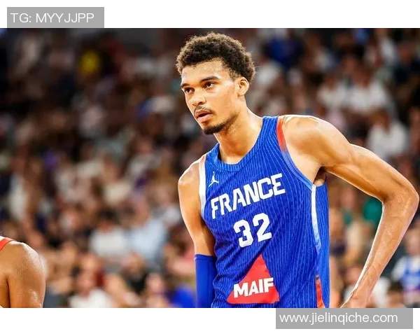 足坛巨星携手篮坛传奇共绘体坛荣耀新篇章